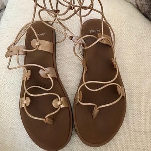 Sanuk tie sandals